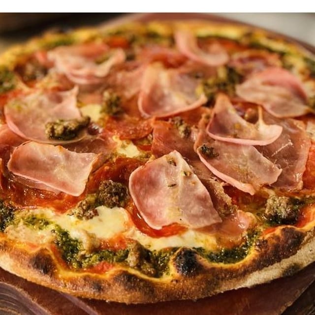 Carnivora Pizza.